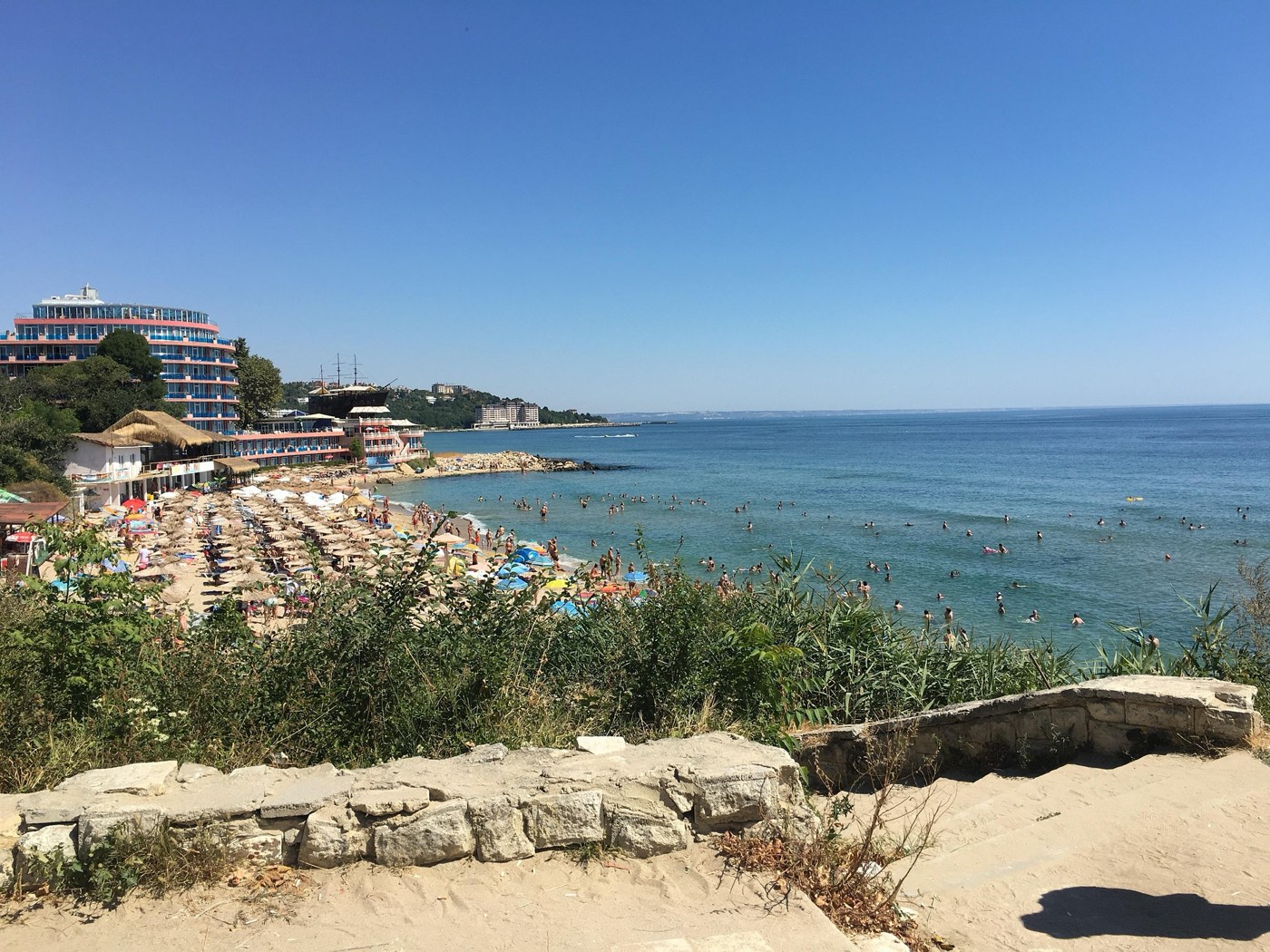 La plage de Varna, en plein été, sur la mer Noire